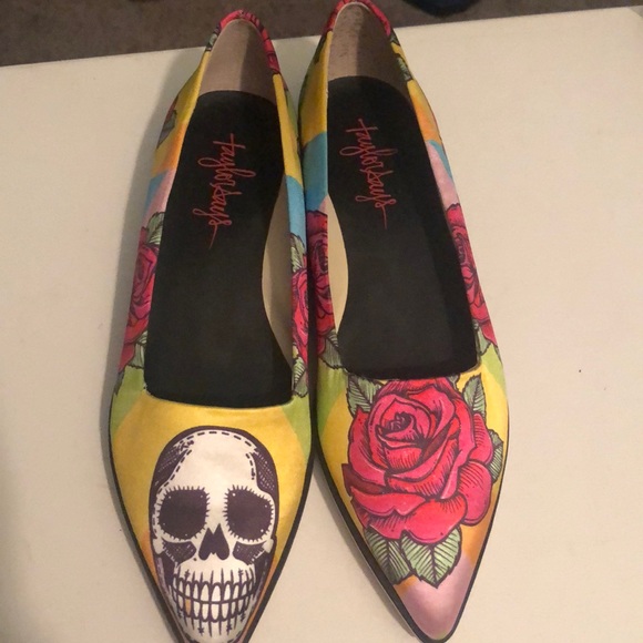 Taylor Says Skull and Rose Flats! - Picture 3 of 3
